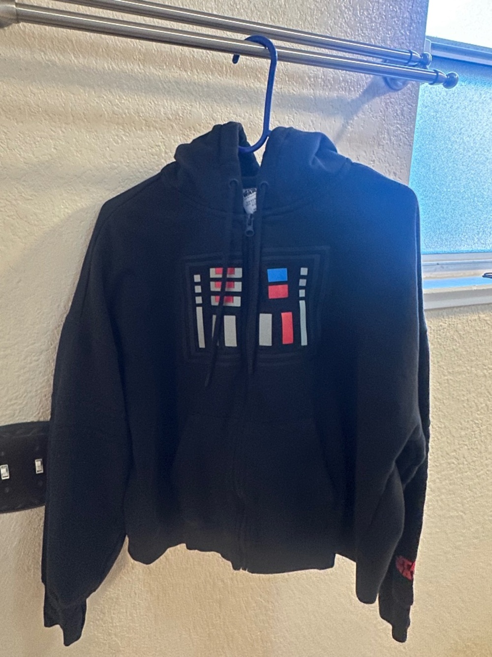Star Wars sweater in black. Size M